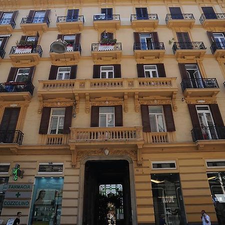 B&B Residenza Via Dei Mille Νάπολη Εξωτερικό φωτογραφία